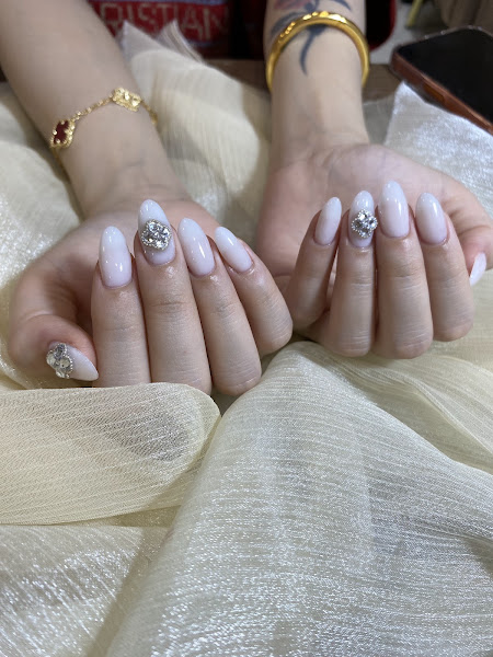 Aki Nails
