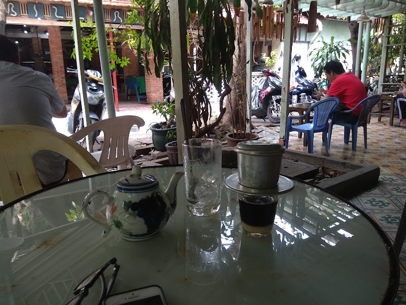 Cafe Chuồng Bò (Đời Đá Vàng)
