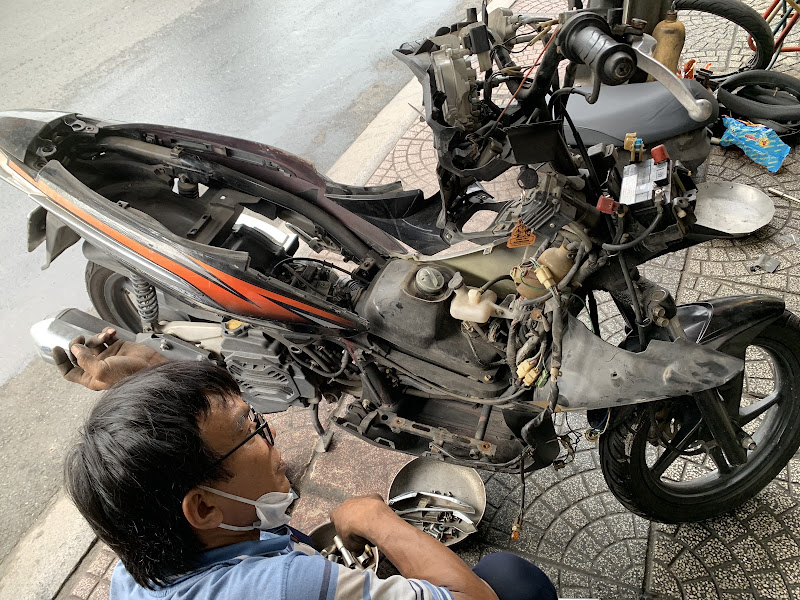 Cứu Hộ Ô Tô- Kích Bình - Vá Xe Ô Tô Tận Nơi 24h
