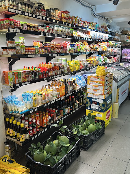 Farmers' Market (Phan Xich Long)