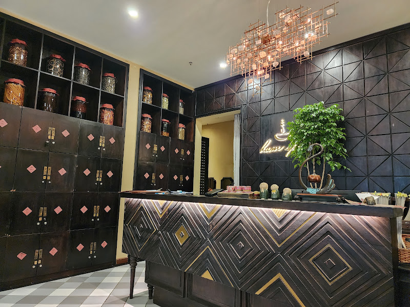 Hum Spa - Body Massage - Nape, Neck & Shoulder therapy - Headcare -マッサージ - 마사지 - 按摩 - Masaje