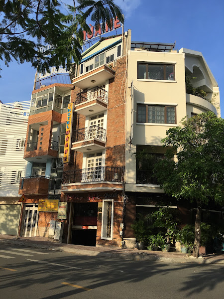 Khách Sạn Mùa Hè