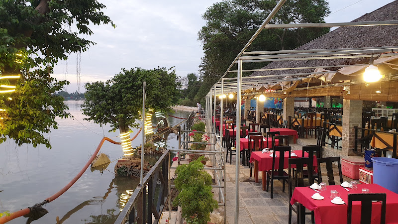 Làng ẩm thực Sông Tràm