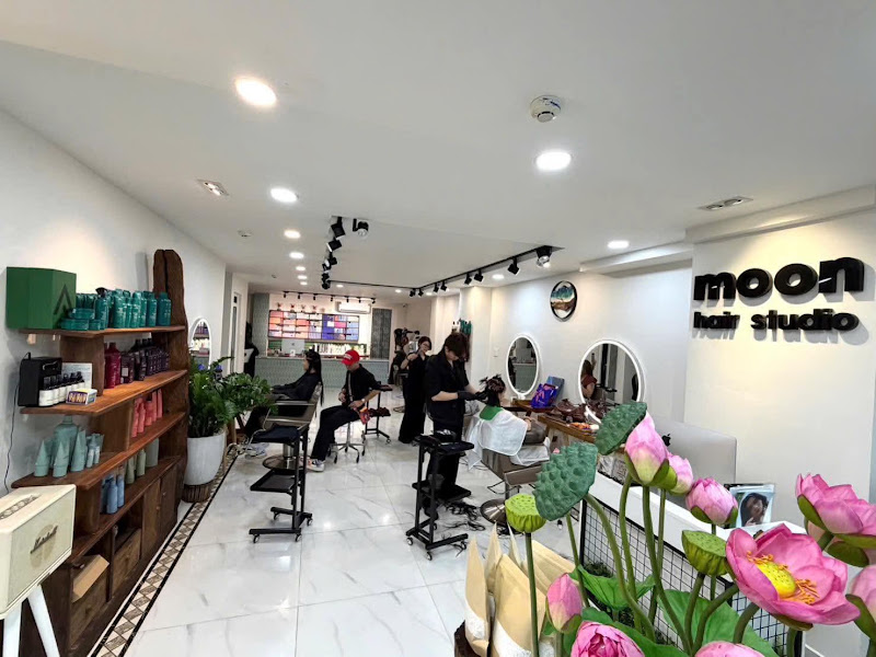 Moon Hair Studio