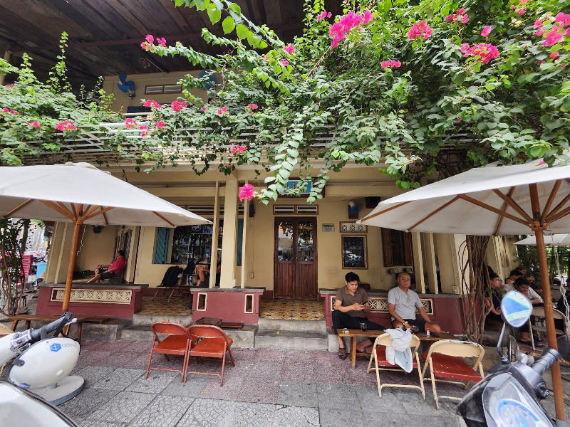 Tiệm cà phê Linh
