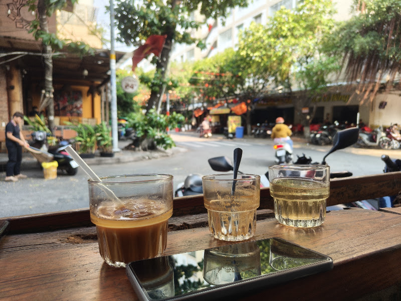 True Cafe Miếu Nổi